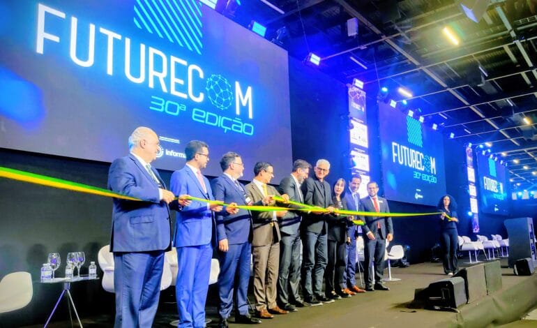 Conectividade como “infraestrutura da oportunidade” marca abertura da Futurecom